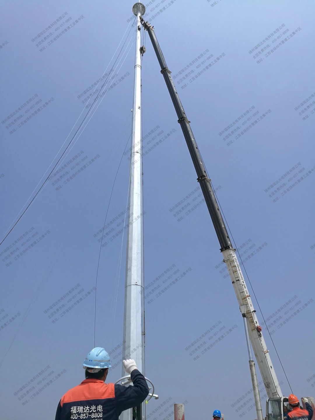 上海某港口65套35米高雙升降系統(tǒng)高桿燈安裝現場